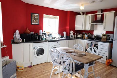 2 bedroom flat to rent, Fowen Close, STREET, Somerset