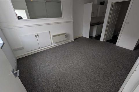 Studio to rent, Market Street, Torquay