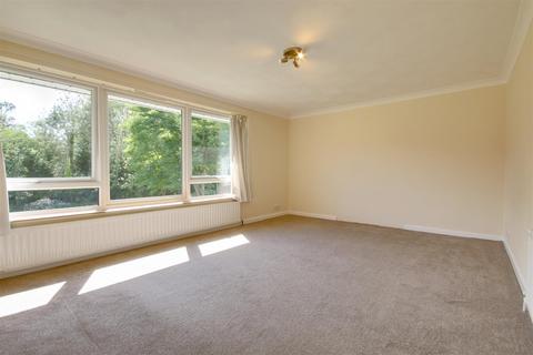 2 bedroom flat to rent, Rowans Park, Lymington