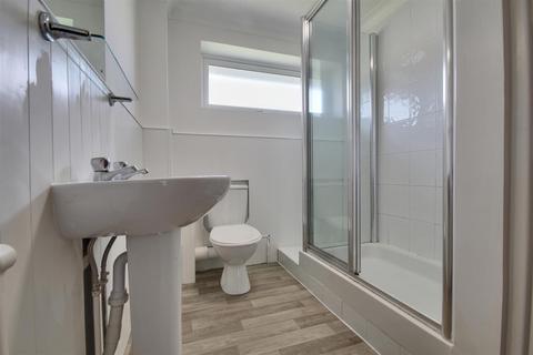 2 bedroom flat to rent, Rowans Park, Lymington
