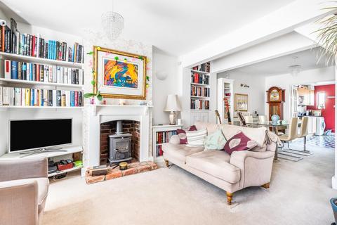 2 bedroom terraced house to rent, Queens Road