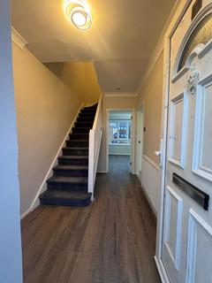 3 bedroom maisonette to rent, London, SL1
