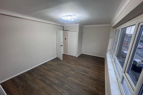 3 bedroom maisonette to rent, London, SL1