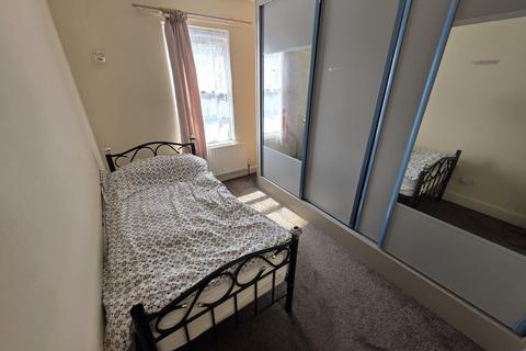 1 bedroom in a house share to rent, Claremont Road, Luton, Bedfordshire