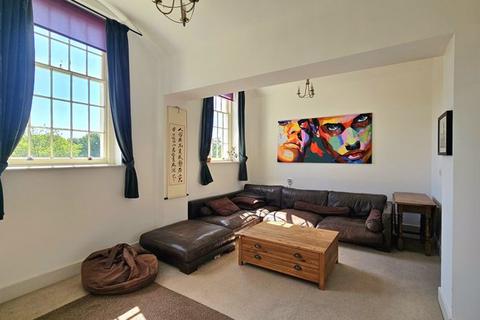 2 bedroom apartment to rent, The Crescent, Gloucester