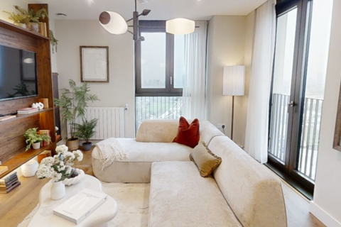 2 bedroom flat to rent, Twelve Tree 2