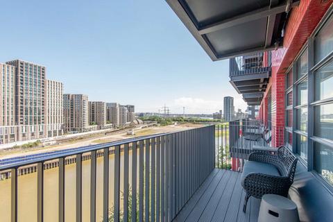 2 bedroom flat to rent, City Island Way, London E14