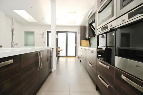 4 bedroom terraced house to rent, Camden Road, Bristol BS3