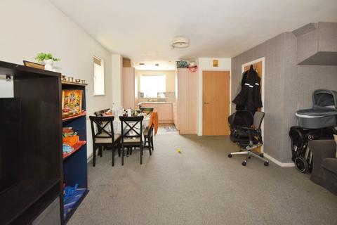 3 bedroom semi-detached house to rent, Bonham Way Gravesend DA11
