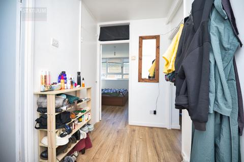 1 bedroom apartment to rent, Crondall Court, St. John'S Estate, London, N1