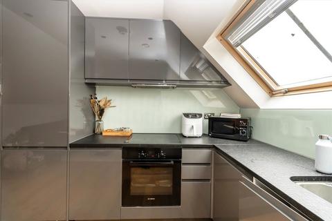1 bedroom flat to rent, High Street, Hampton TW12