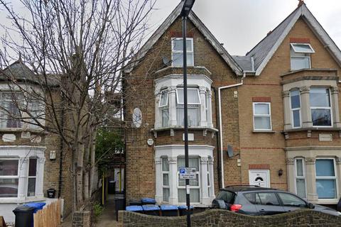 Studio to rent, 53 Fairfield Road,