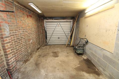 Garage to rent, Eaglesfield Road, London, SE18