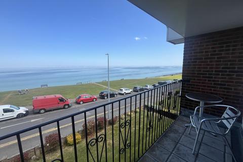 3 bedroom flat to rent, Marine parade, Whitstable