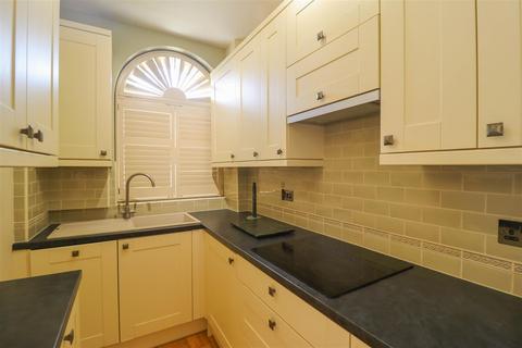 2 bedroom end of terrace house to rent, Heasman Close, Newmarket CB8