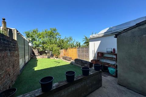 1 bedroom flat to rent, Radnor Street, Swindon, SN1 3PR
