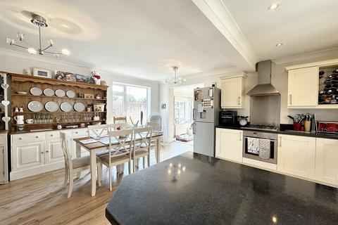 3 bedroom detached house for sale, Hythe Road, Marchwood, SO40
