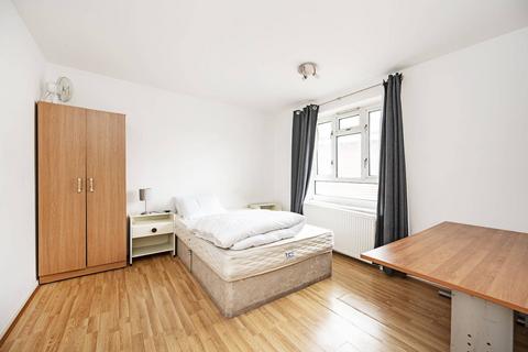 3 bedroom flat to rent, Dawn Crescent, Stratford, London, E15