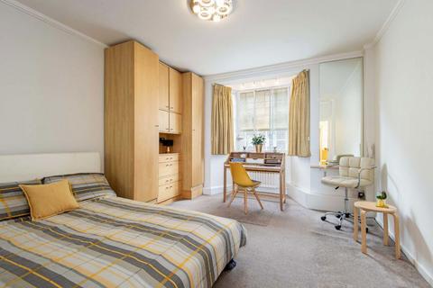 Studio to rent, Woburn Place, London WC1H