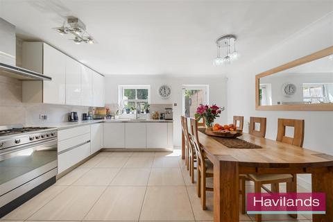 5 bedroom townhouse for sale, Macleod Road, London