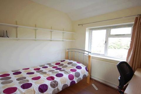 3 bedroom house to rent, Torrington Road, Reading, RG2