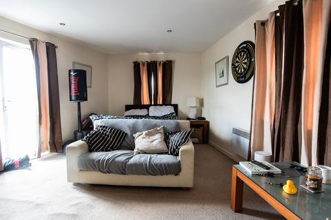 2 bedroom flat for sale, Station Terrace, Nottingham NG15