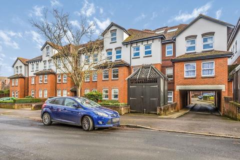 2 bedroom flat to rent, Overton Road, Surrey SM2