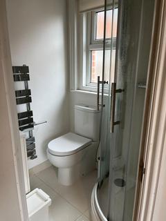 1 bedroom in a house share to rent, Basingstoke Road, RG2