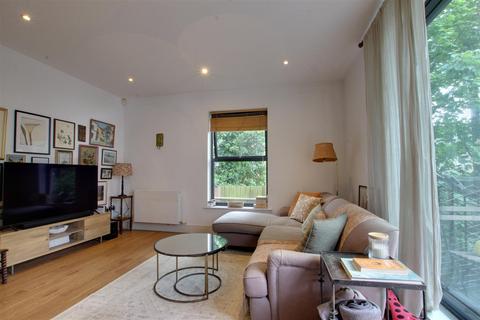 2 bedroom apartment for sale, Green Lanes, London