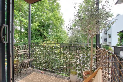 2 bedroom apartment for sale, Green Lanes, London