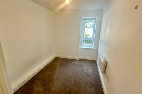 2 bedroom flat to rent, Victoria Avenue East , Manchester M9