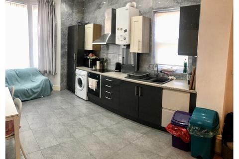 Studio to rent, Marlborough Road, Roath, Cardiff