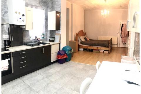 Studio to rent, Marlborough Road, Roath, Cardiff