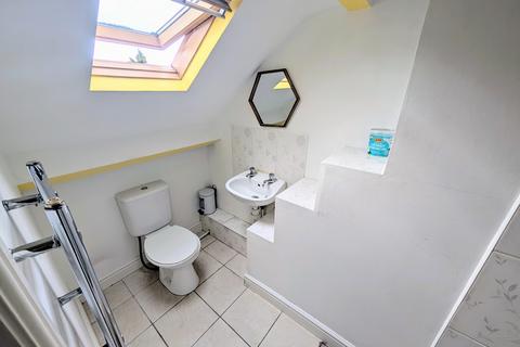 Studio to rent, Caerau Road, Newport,