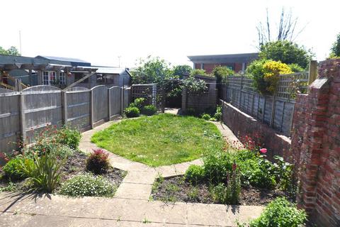 3 bedroom end of terrace house to rent, Newbury, Gillingham