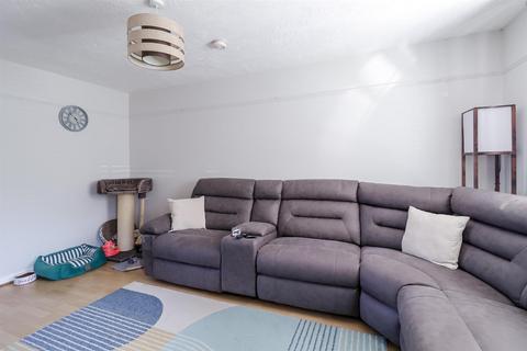 2 bedroom terraced house to rent, Hucclecote GL3 3UG