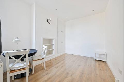 Studio to rent, Finchley Road, Temple Fortune, London, NW11
