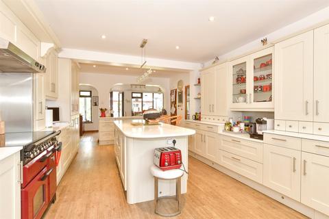 3 bedroom chalet for sale, Christmas Lane, Rochester ME3