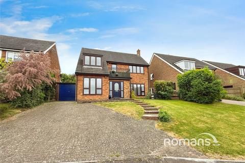 4 bedroom detached house to rent, Brands Hill Avenue, High Wycombe, HP13