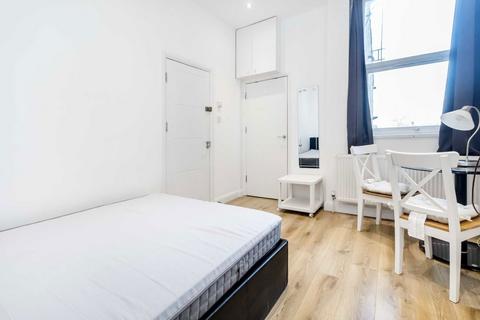 Studio to rent, Finchley Road, London NW11
