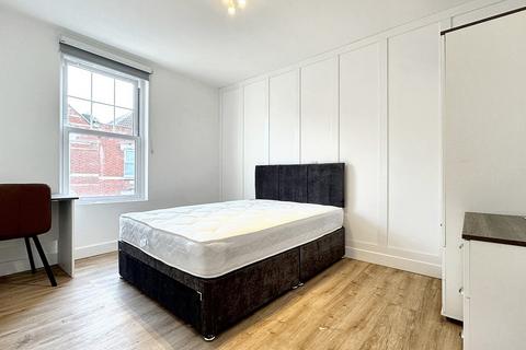 1 bedroom house to rent, East Street, Bristol BS3