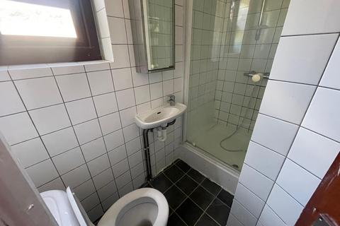 Studio to rent, Dalston Lane  E8
