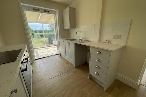 3 bedroom semi-detached house to rent, Ipswich