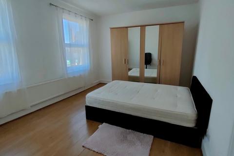 1 bedroom in a house share to rent, Victoria Way, London SE7