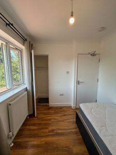 1 bedroom in a house share to rent, Room 4, Felixstowe Road, London