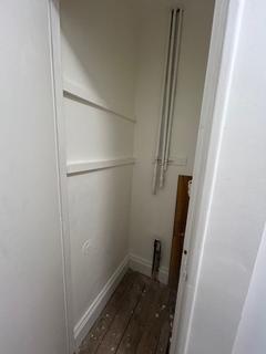 1 bedroom in a house share to rent, Room 4, Felixstowe Road, London