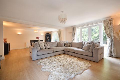 5 bedroom detached house to rent, 211 Amersham Road, High Wycombe HP15