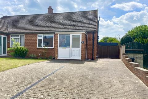2 bedroom bungalow for sale, Hereford Lawns, Lawn, Swindon