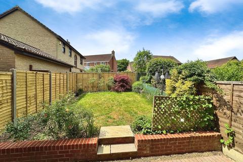 3 bedroom end of terrace house to rent, Royal Close, Basingstoke RG22