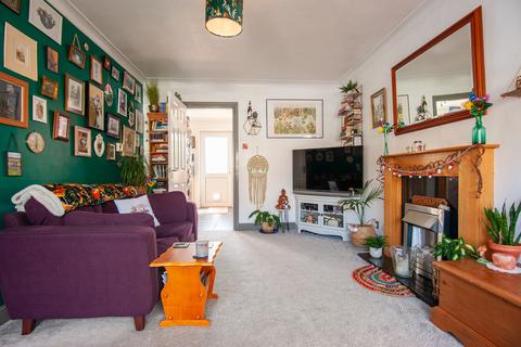 3 bedroom semi-detached house to rent, Helmsley Grove, York YO32